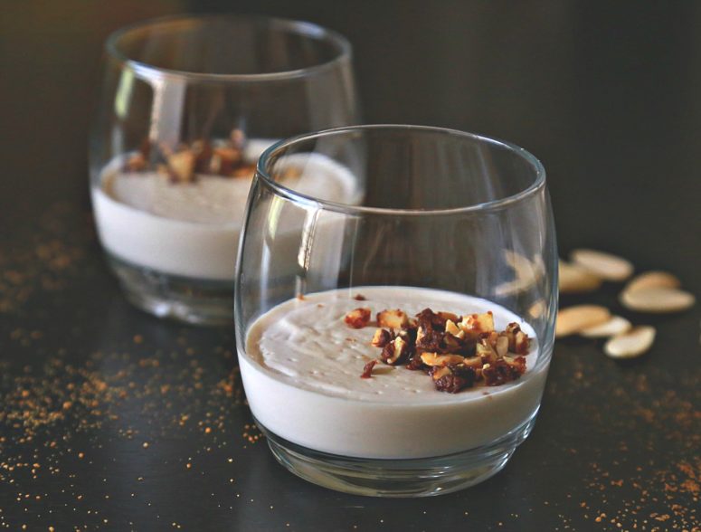 DIY almond cream pudding with coconut almond brittle (via www.nutrizonia.com)