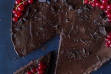 DIY vegan chocolate cake with red currant