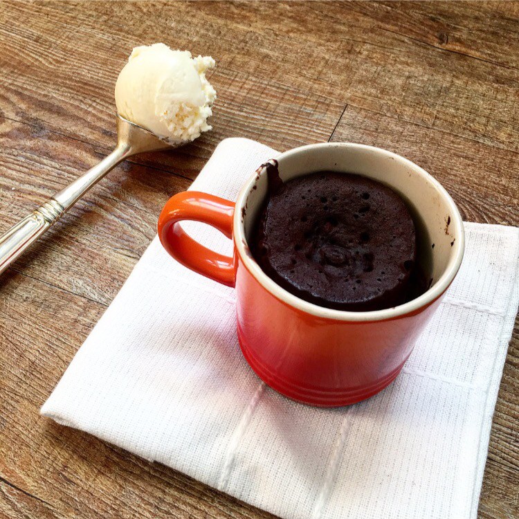 DIY dairy free chocolate mug cake (via lorainesteyn.com)