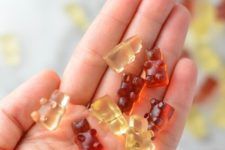 DIY grape fruit juice gummy bears