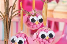 09 girl’s baby shower favors as owl ornaments filled with candies