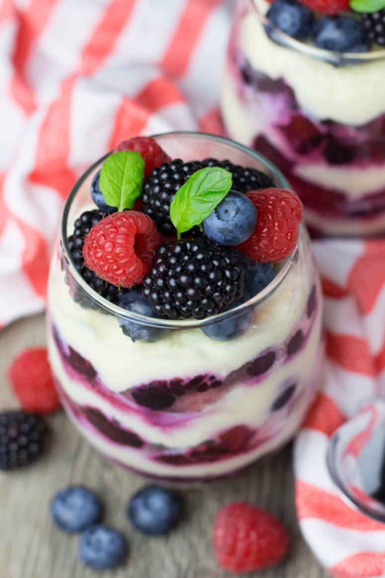 DIY berry tiramisu trifle (via veronikaskitchen.com)