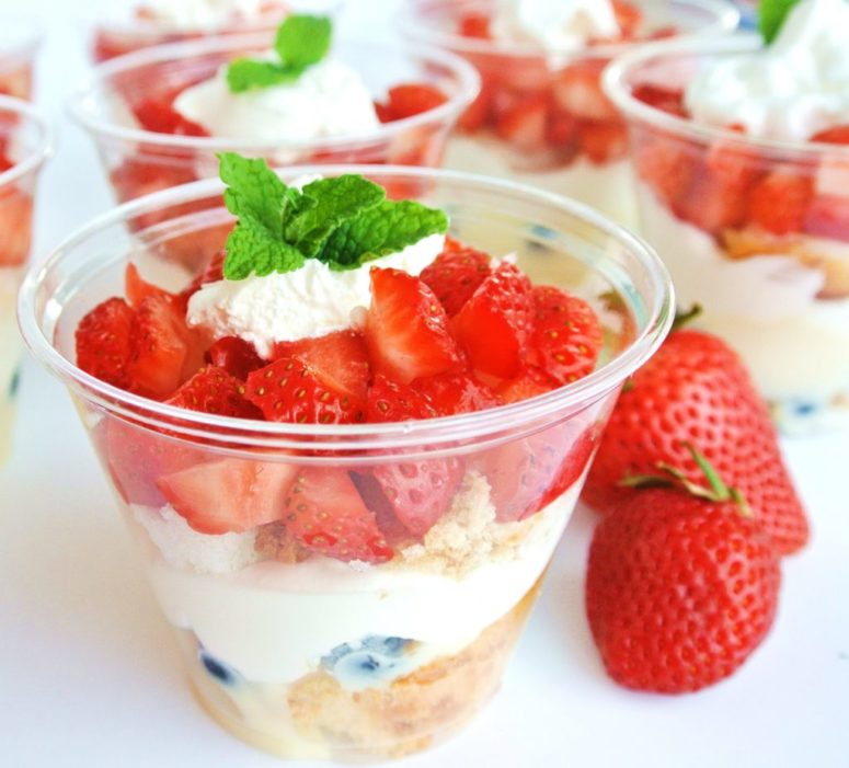 DIY mini berry trifles (via https:)