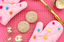 DIY cookie-inspired pompom oven mitts