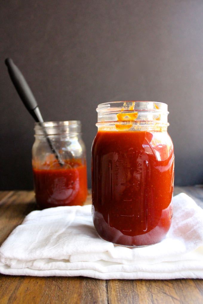 DIY sweet and tangy bbq sauce (via www.thesundayglutton.com)