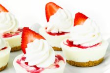 DIY mini Greek yogurt strawberry cheesecake
