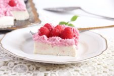 DIY ricotta cheesecake with raspberries