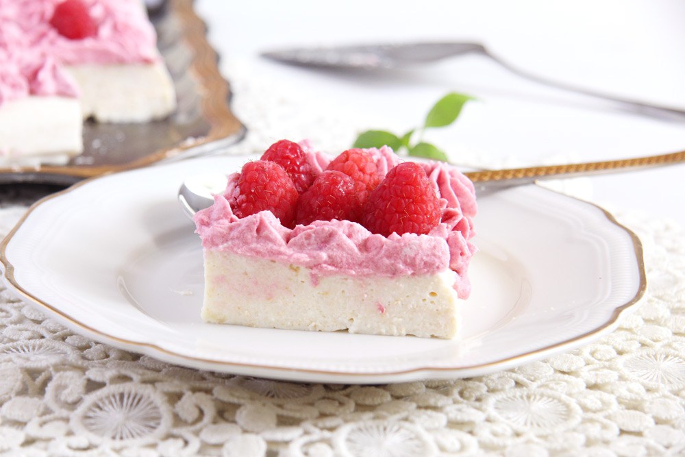 DIY ricotta cheesecake with raspberries (via https:)