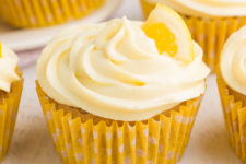 DIY healthy lemon cupcakes with lemon frosting