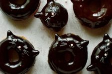 DIY glazed black cat donuts