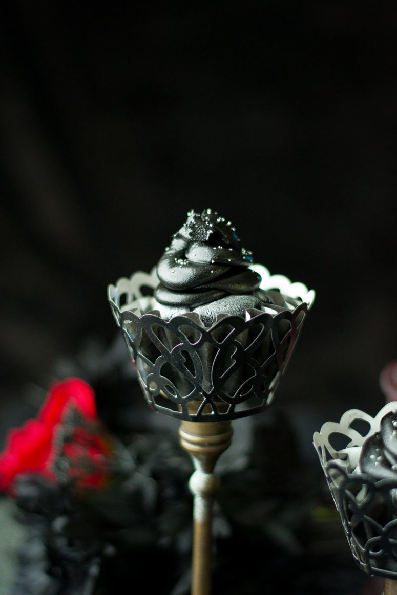 DIY black magic cupcakes (via https:)