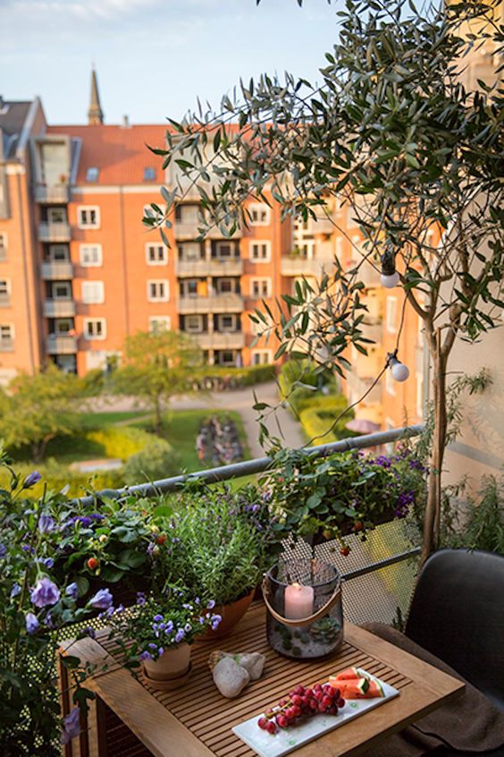 hanging planters on the railing are great to make your balcony cute, fresh and lovely