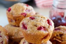 DIY strawberry muffins