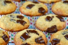 DIY banana chocolate chunk muffins