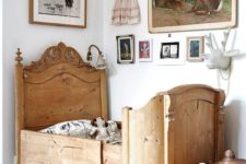 07 a vintage wooden bed, wicker baskets and vintage artworks for a cool look