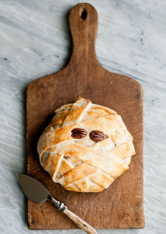 mummy baked brie for Halloween is a chic and very tasty idea