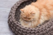 16 make your cat pleased with a woolen chunky knit bed to feel warm