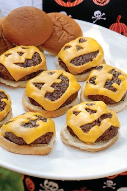 Halloween cheeseburgers will fit an adult and a kid party