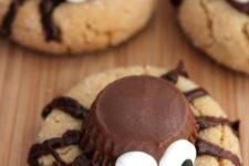 25 Halloween peanut butter spider cookies will excite your children