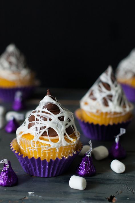 marshmallow web cupcakes will be a cute and tasty idea for a kids' party