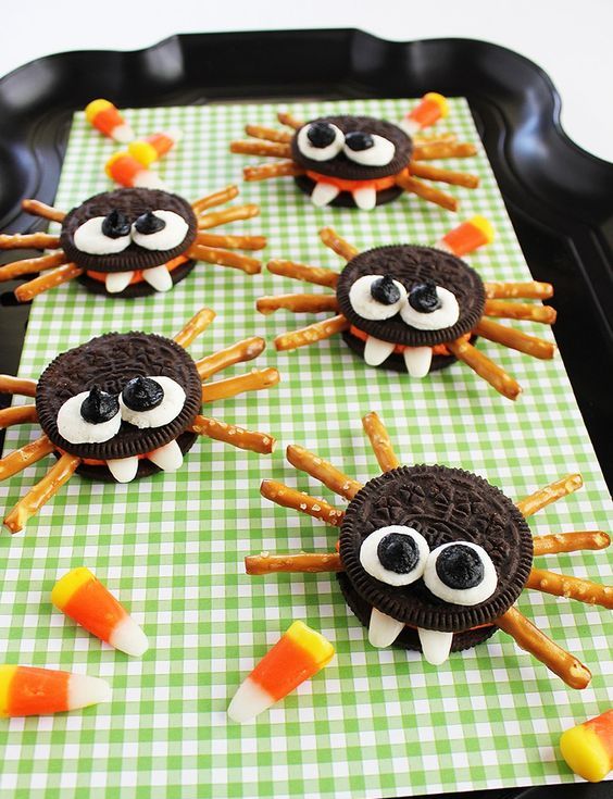 Oreo cookie spiders will be cute and easy desserts for kids parties