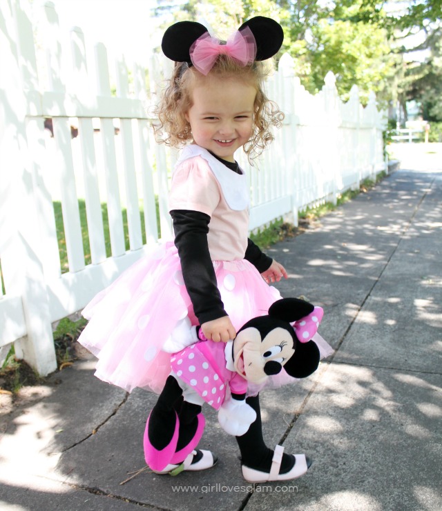 DIY Minnie Mouse costume (via www.girllovesglam.com)