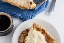 DIY rustic apple pie