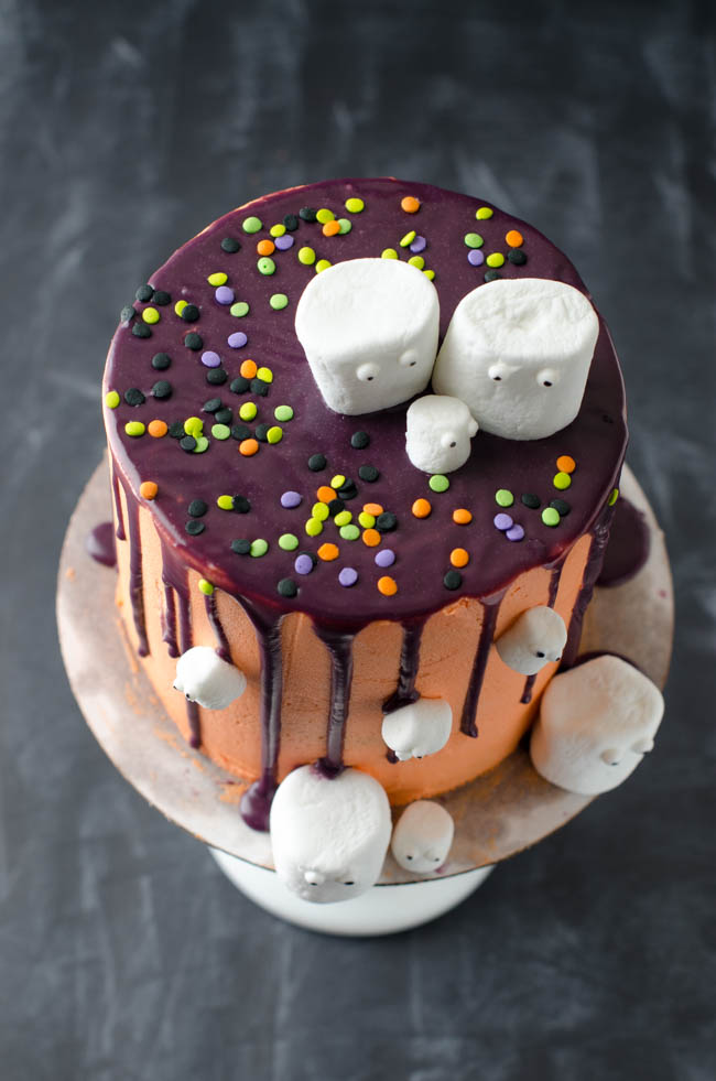 DIY marshmallow madness cake (via cakemerchant.com)