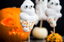 DIY Halloween meringue ghosts