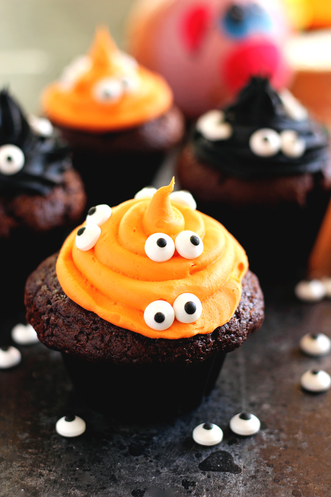 DIY Halloween monster cupcakes (via neuroticmommy.com)
