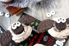 DIY chocolate mini bat cupcakes