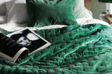04 an emerald blanket and pillow are all you need to add to give your bed a fall look