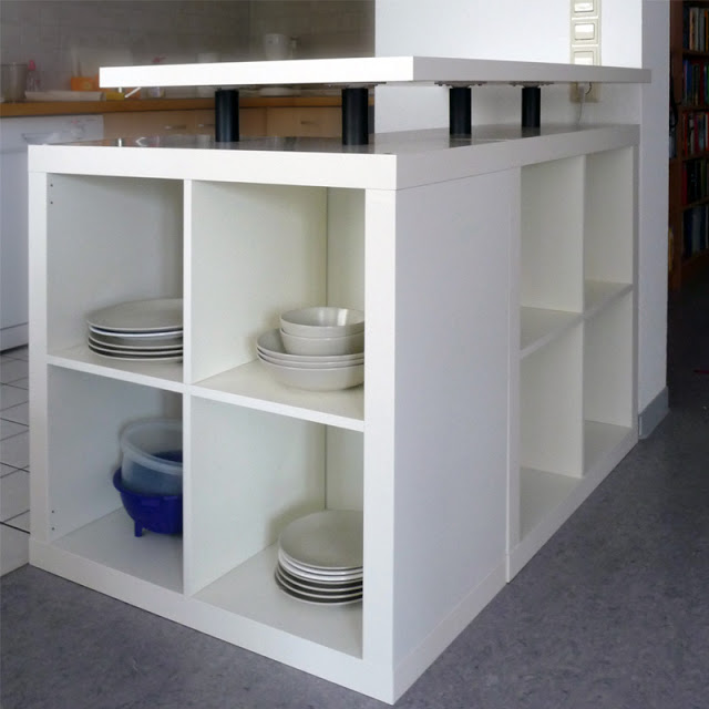 DIY L-shaped kitchen island from IKEA Expedit (via www.ikeahackers.net)