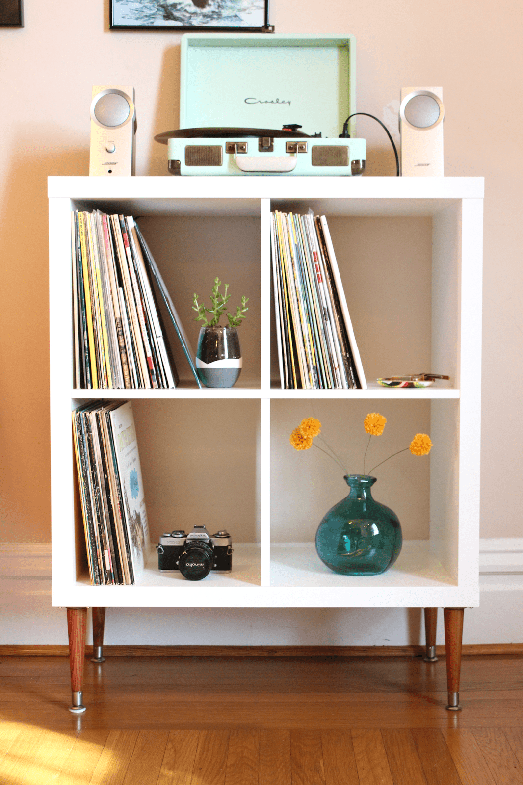 DIY vinyl record stand from a Kallax bookshelf (via www.thesurznickcommonroom.com)