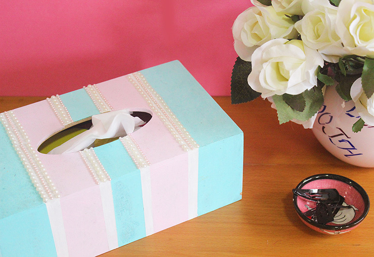 DIY pastel tissue box with pearls (via thecraftables.com)