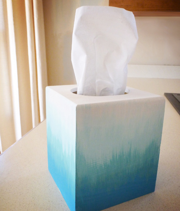 DIY ombre blue tissue box (via theharpsterhome.wordpress.com)