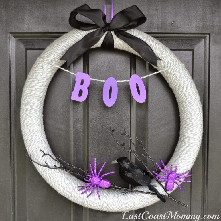 DIY Halloween wreath of a pool noodle (via eastcoastmommyblog.blogspot.ru)