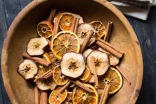 DIY potpourri with apples, cinnamon and citrus
