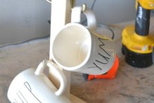 DIY mug stand
