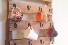 DIY pallet mug rack