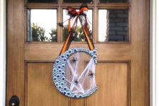 DIY Halloween monogram wreath with googly eyes