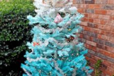 04 ombre spray painted Christmas tree from white to bold blue with lights