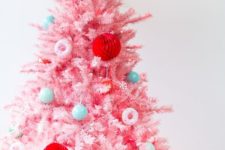 08 a pink tree with donut ornaments, honeycombs and mint ornaments