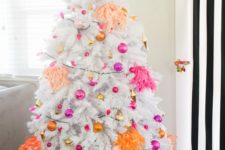 11 orange, pink, fuchsia ornaments are ideal for a colorful and bold look at Christmas
