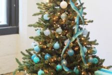 15 ombre Christmas ornament styling from white to bold turquoise