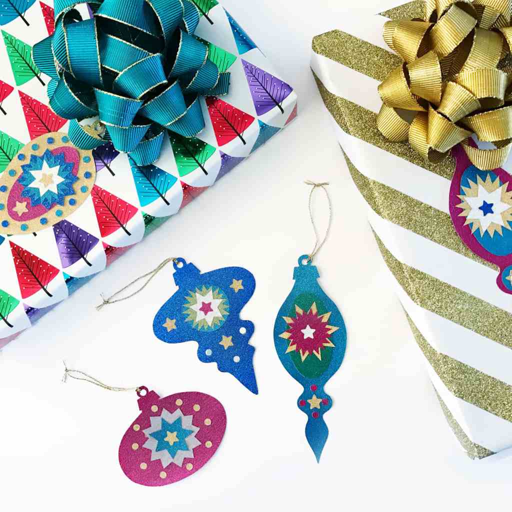 DIY paper ornament Christmas gift tags (via www.bugaboocity.com)