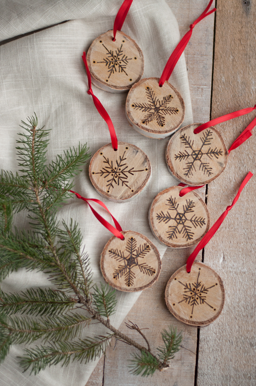 DIY wood burnt snowflake ornaments or toppers (via www.designmom.com)