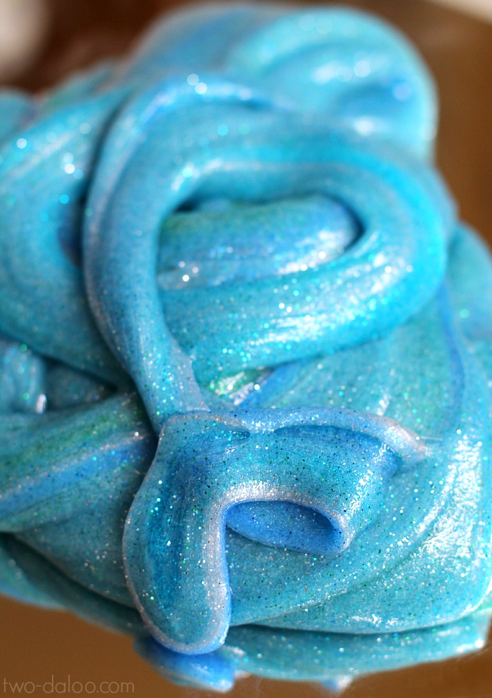DIY ocean swirl glitter slime (via www.two-daloo.com)