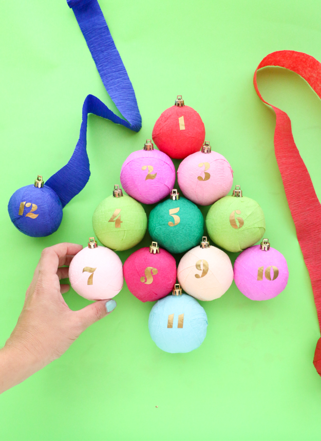 DIY paper balls with surprises calendar (via www.akailochiclife.com)