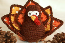 DIY crochet Thanksgiving turkey